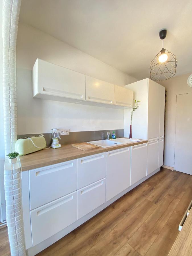 T3 Appartement Dans Residence - Parking - Balcon - Wifi - Clim 拉瓦勒他·杜瓦尔 外观 照片